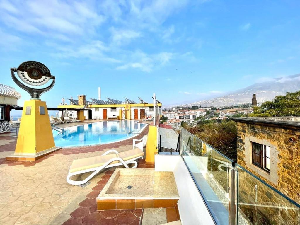 Studio Balcony