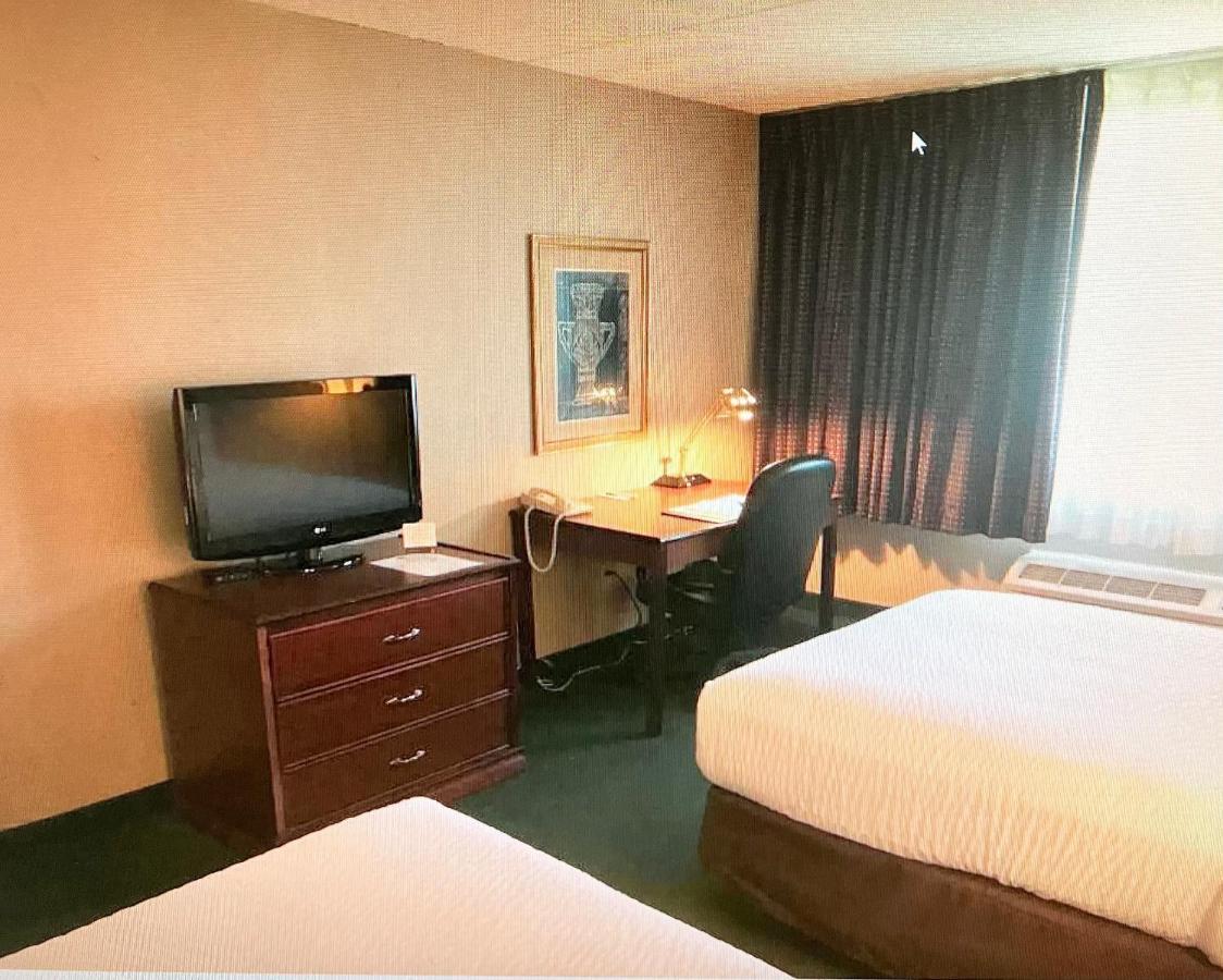 Double Room with Two Double Beds - Non-Smoking