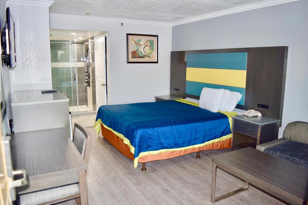 Deluxe Double Room Shower