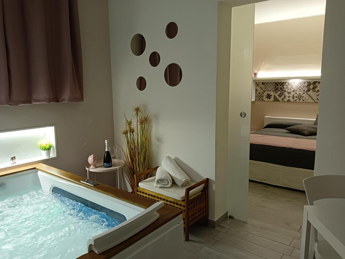 Double Room Hot Tub,1227554699:JPEG