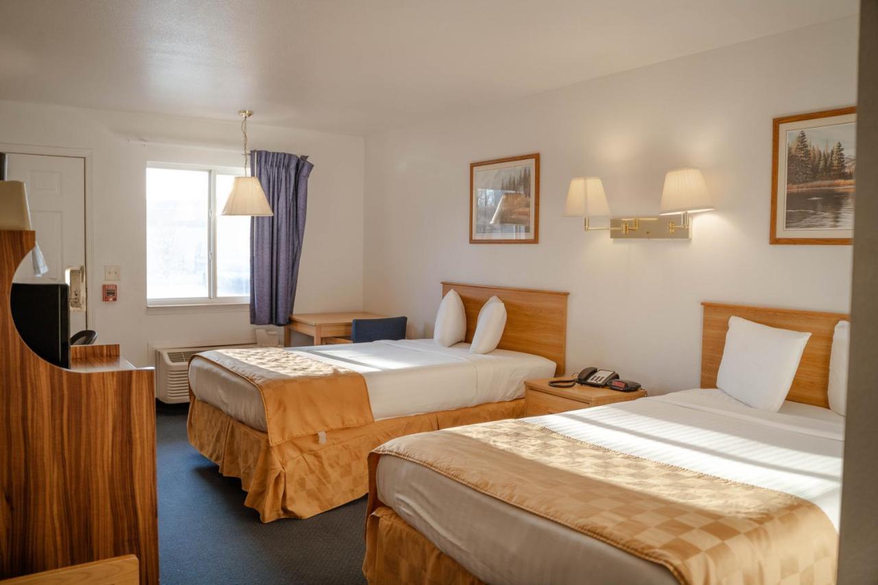 Queen Room with Two Queen Beds - Non-Smoking