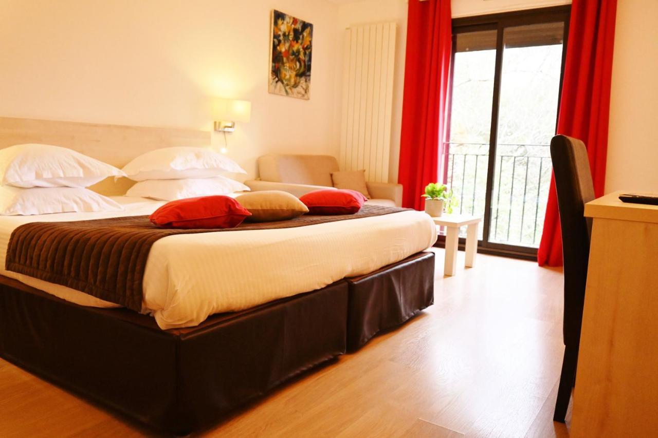 Chambre Double Supérieure (2 Adultes)