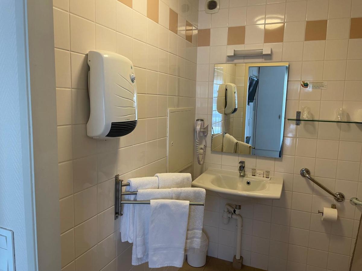 Chambre Double - Rez-de-Chaussée Côté Route - Accessible aux Personnes à Mobilité Réduite
