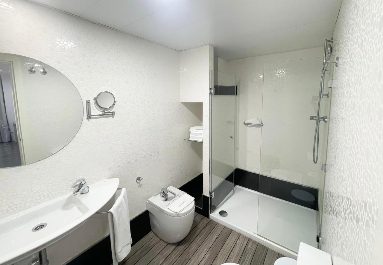 Double or Twin Room,1207706410:JPEG