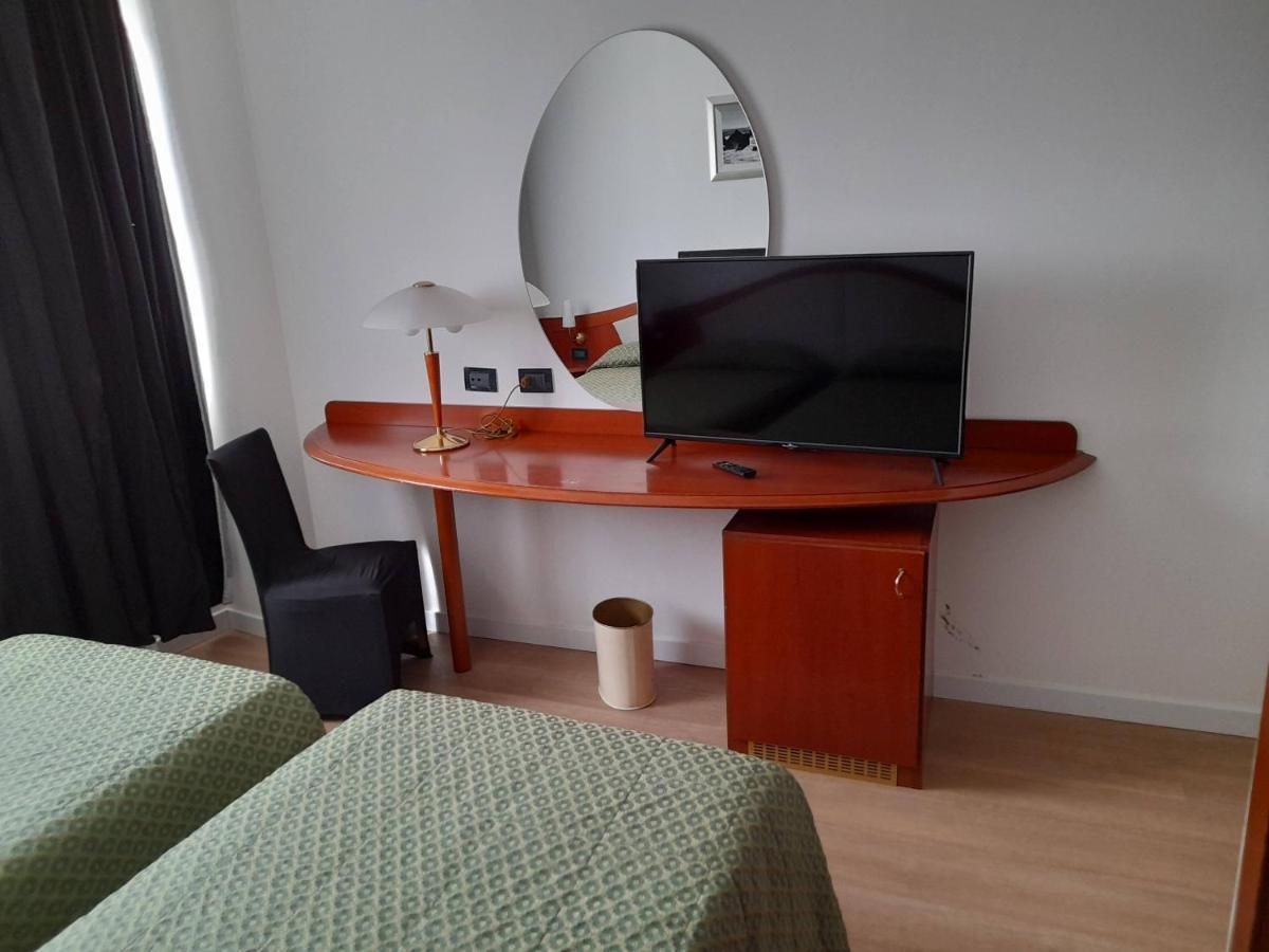 Twin Room,1204049428:JPEG