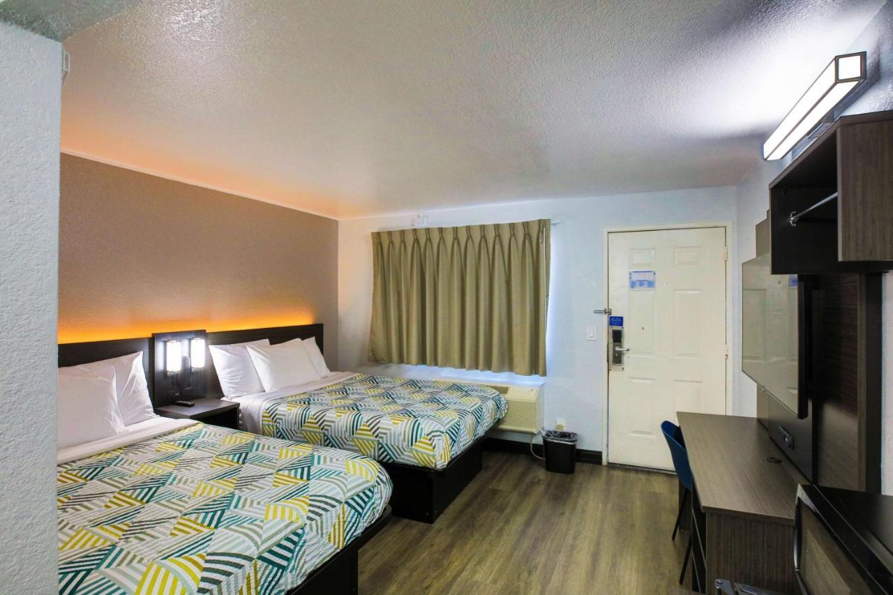 Double Room - Disability Access - Roll In Shower
