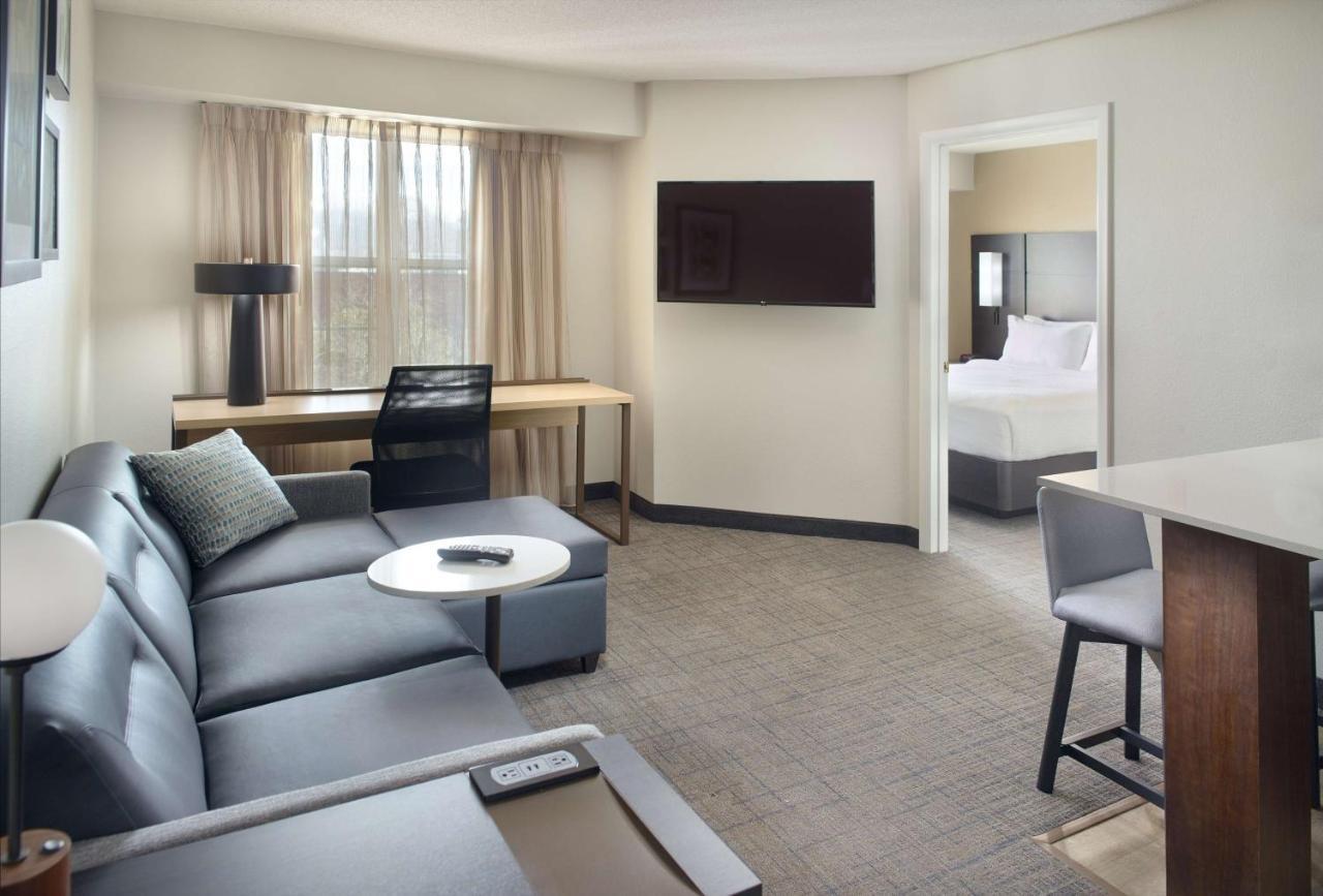 One-Bedroom Queen Suite