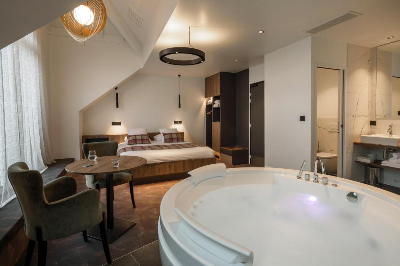 Deluxe Double Room Bath