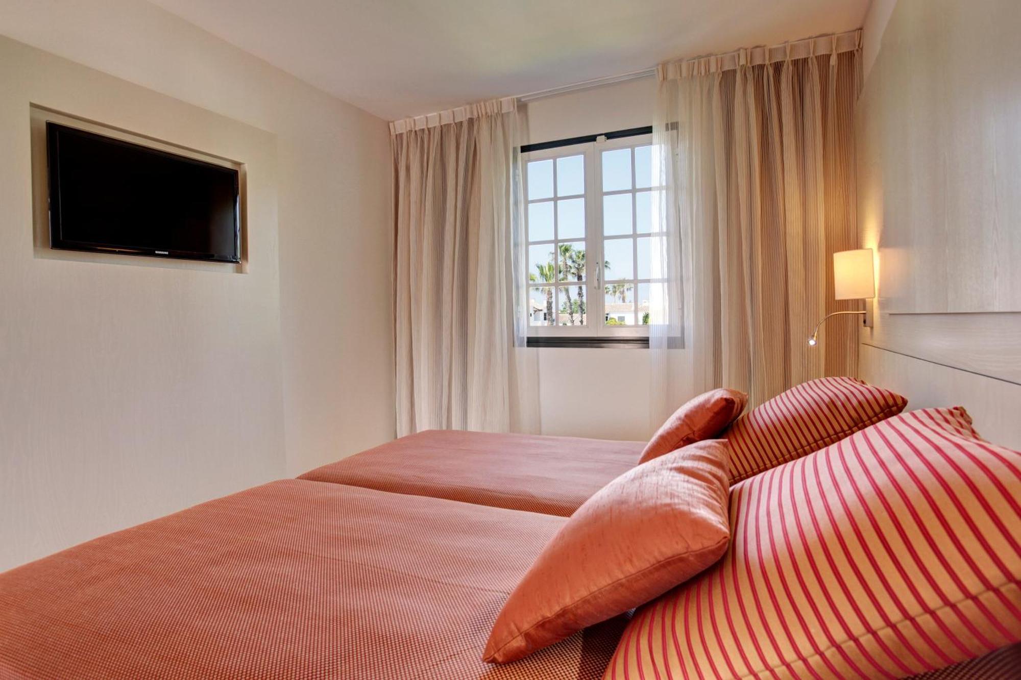 One-Bedroom Apartment,1207605781:JPEG