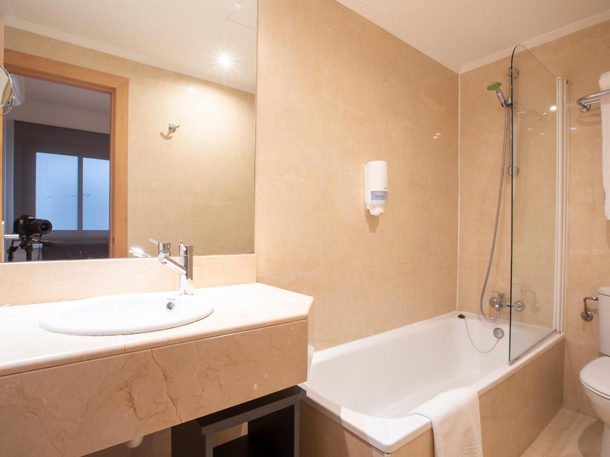 Double Room,1566910414:JPEG