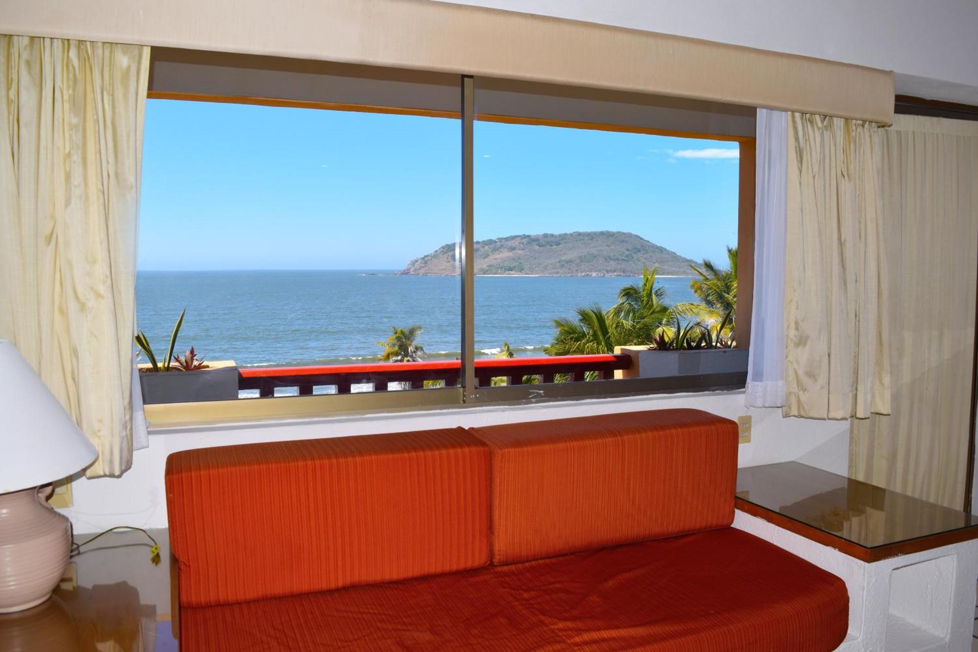 Suite con zona de cocina y vistas al mar