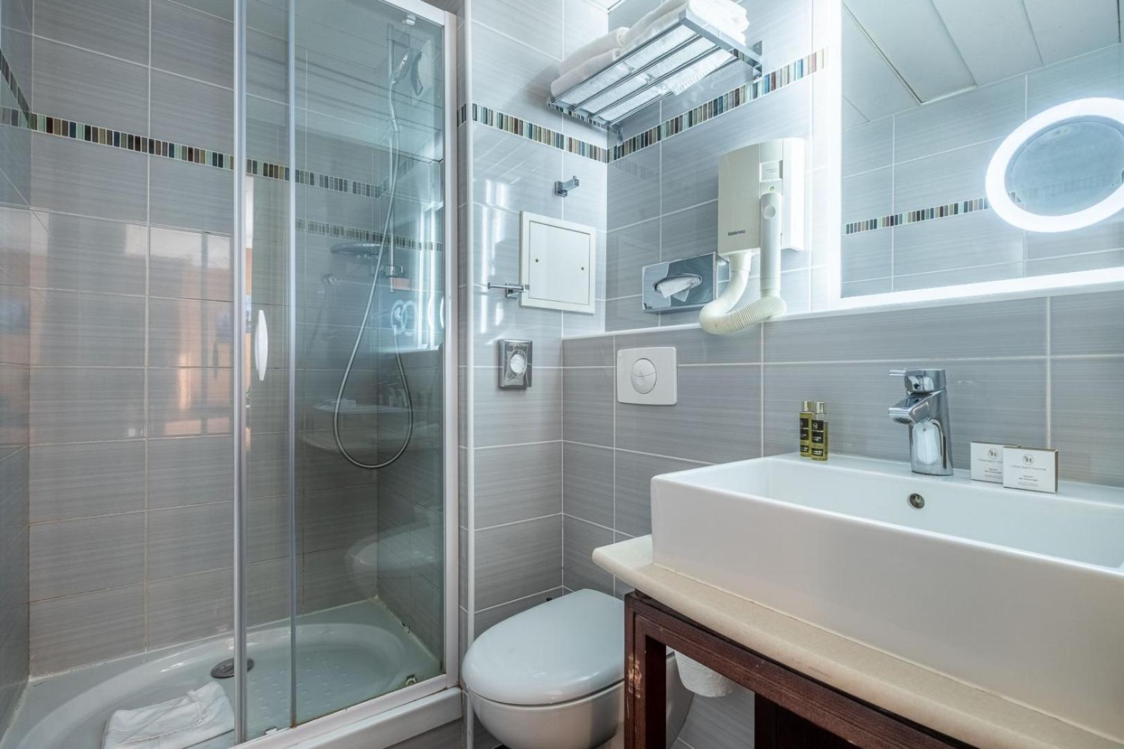 SUPERIOR Double Room – Courtyard View