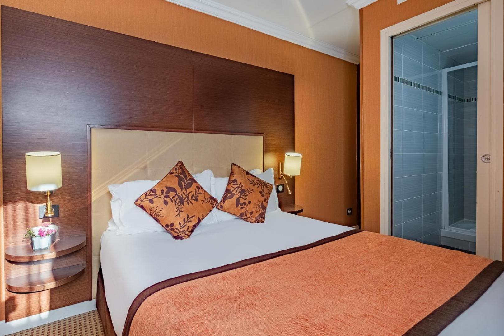 SUPERIOR Double Room – Courtyard View