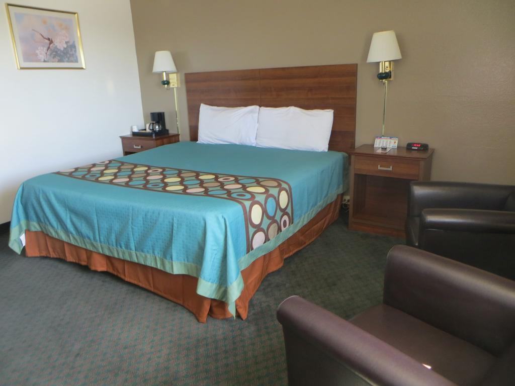 King Room - Non-Smoking