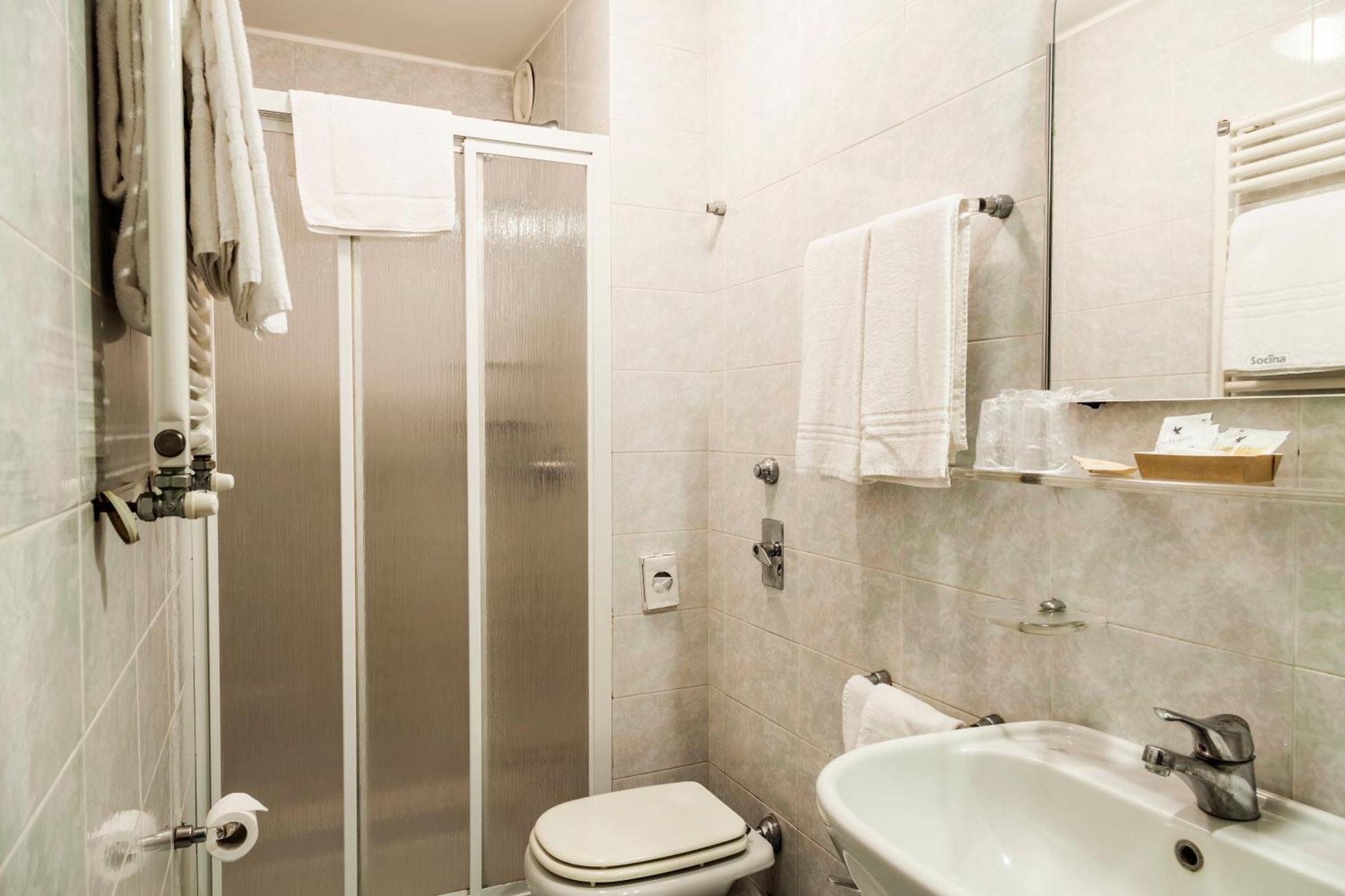 Small Single Room,1209179815:JPEG