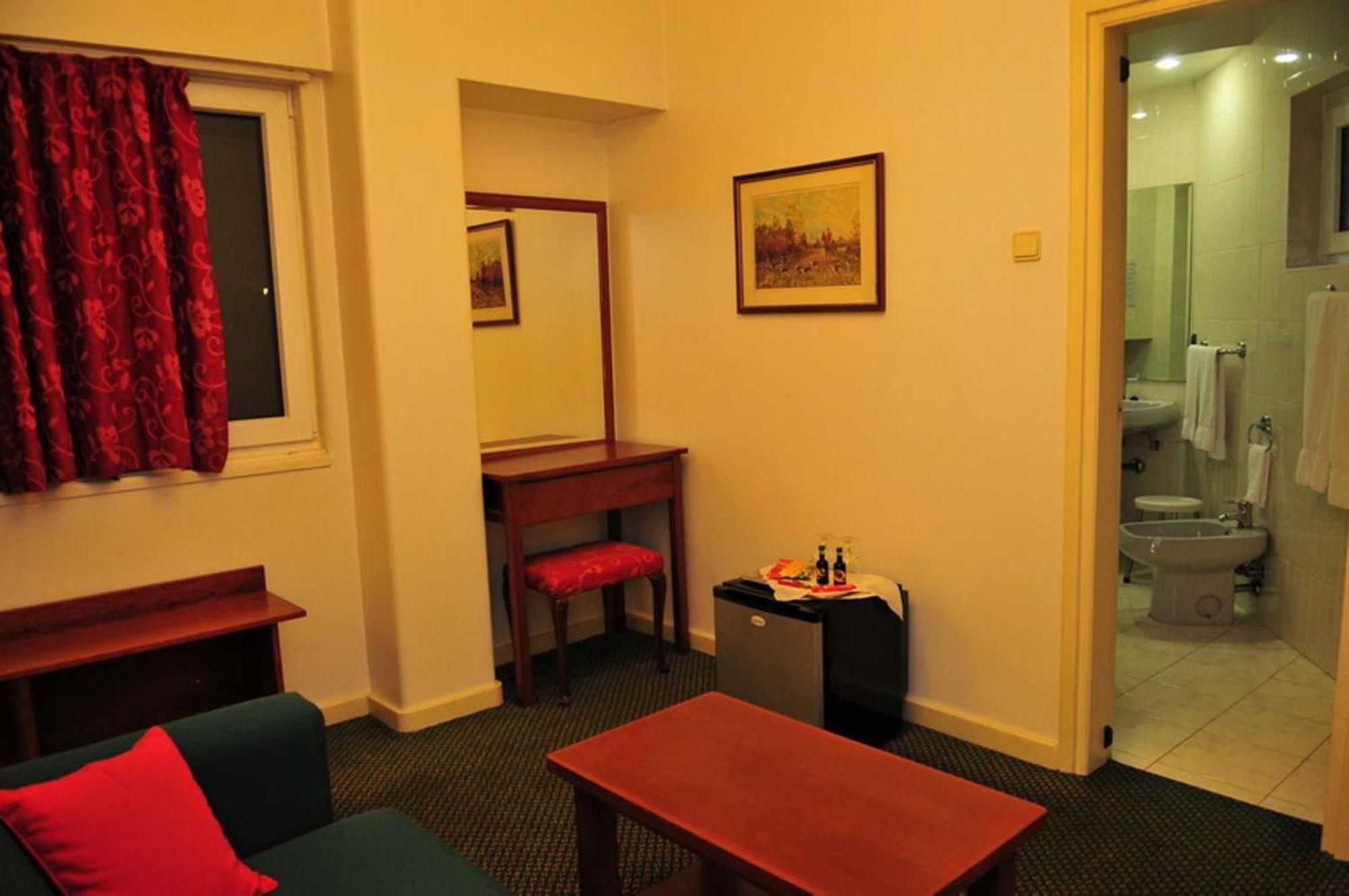King-Size Suite,1130755212:JPEG