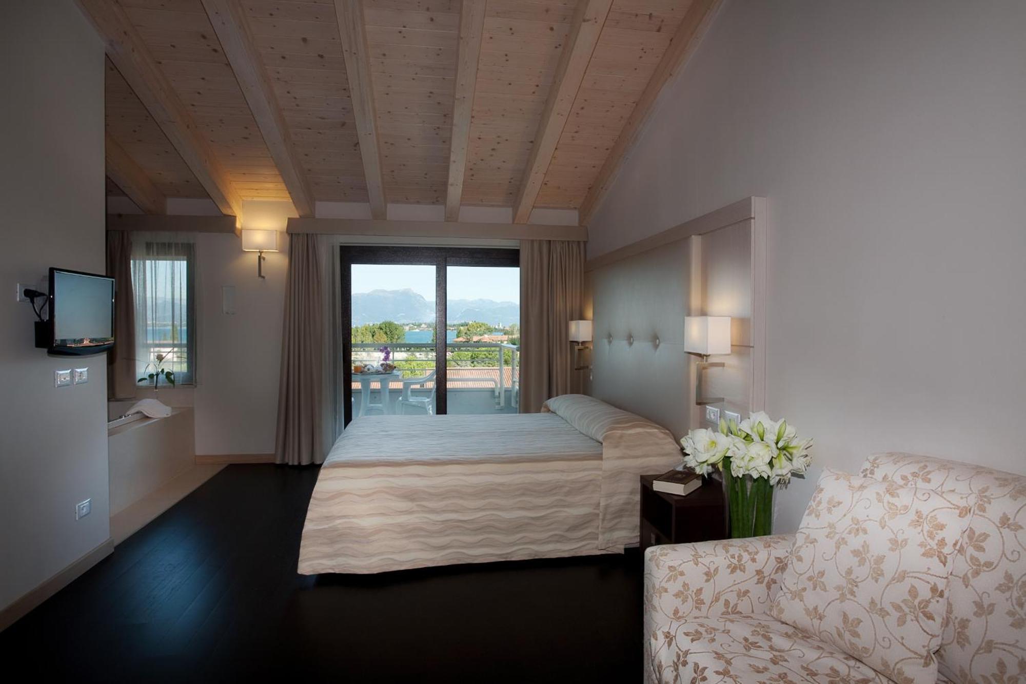 Superior Suite Lake View