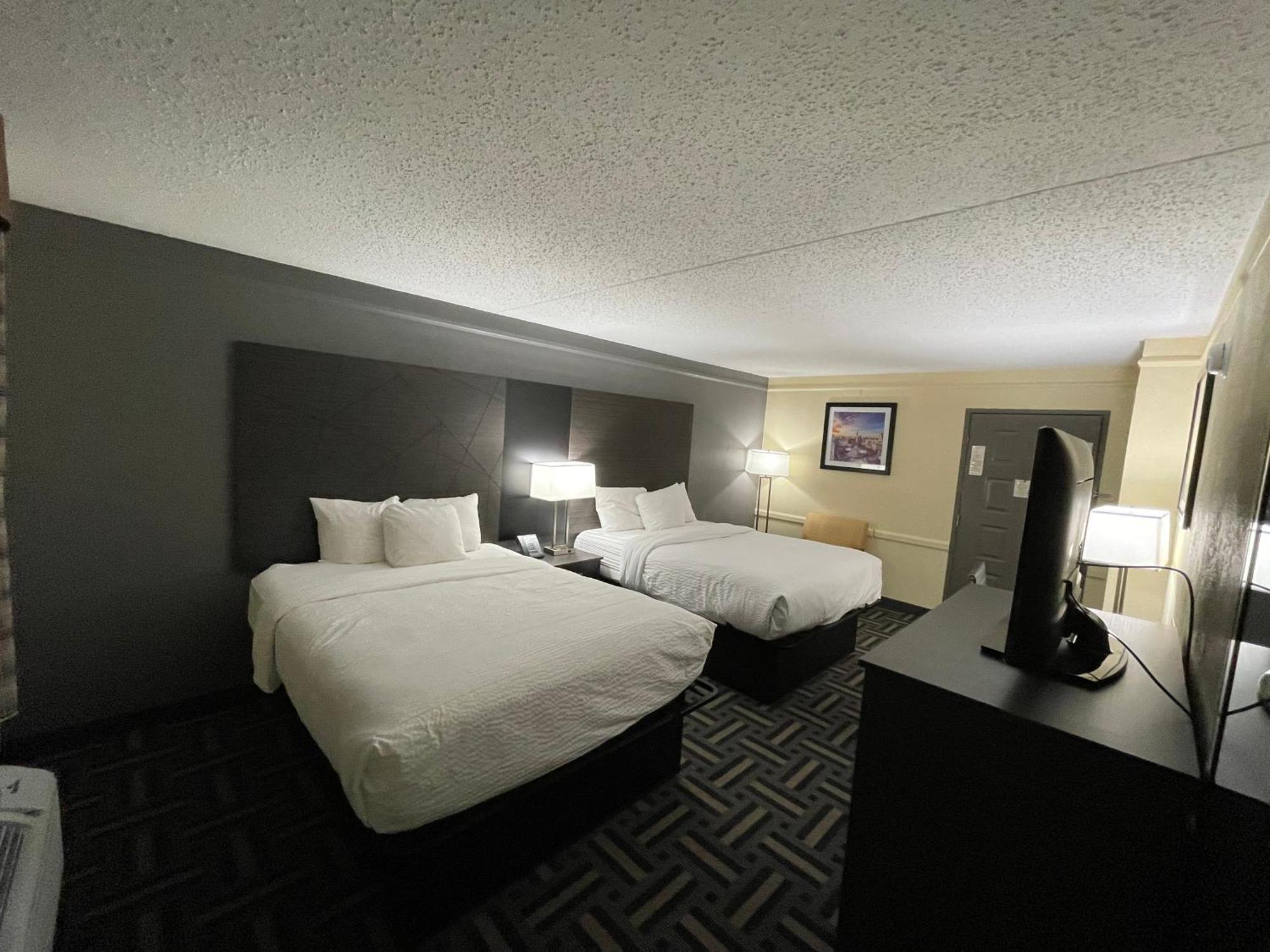 Queen Room Two Queen Beds Bathtub Grab Bars Mobility Access or Non-Smoking,1210355818:JPEG