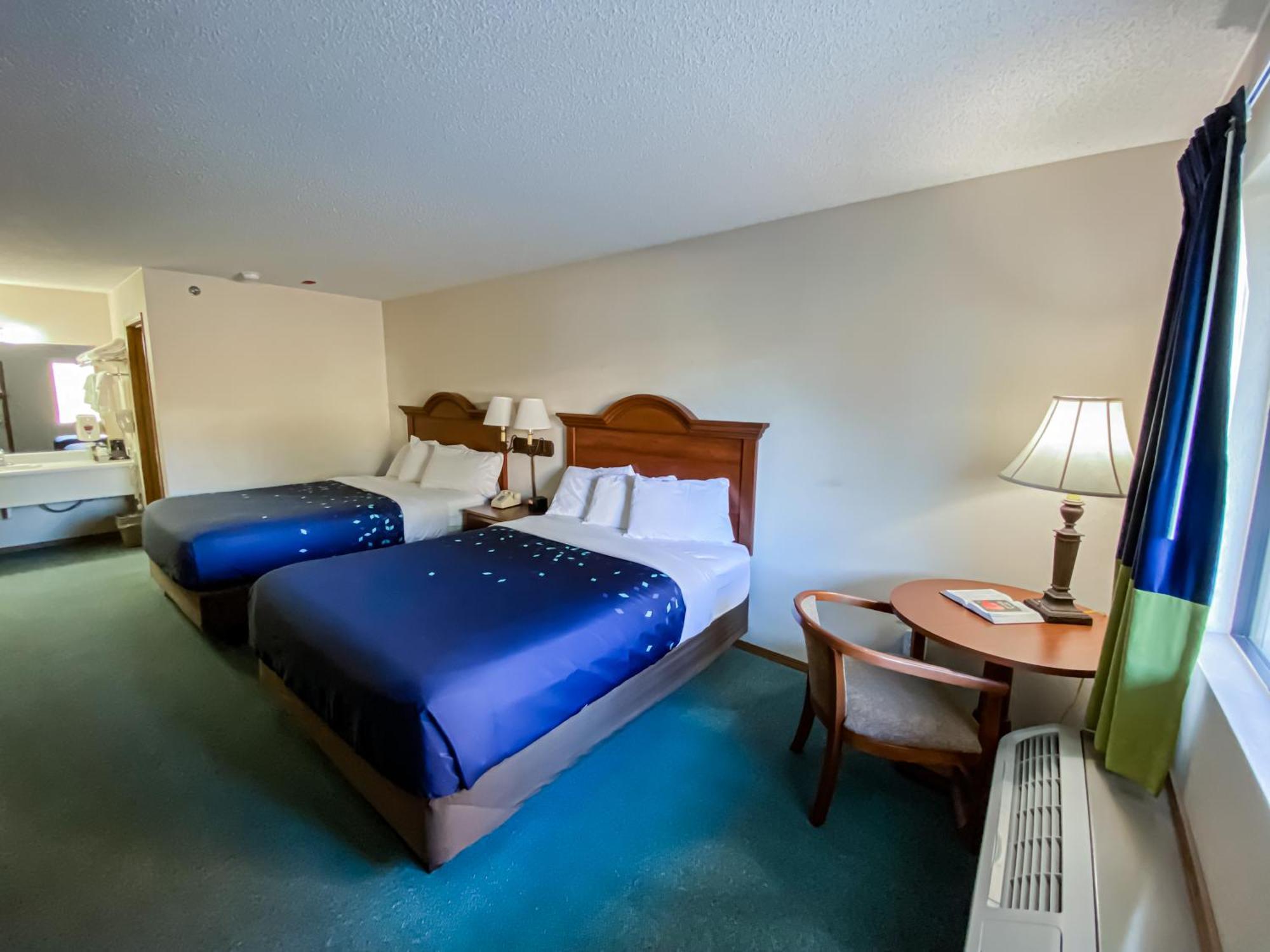 Deluxe Queen Room Two Queen Beds Stairs