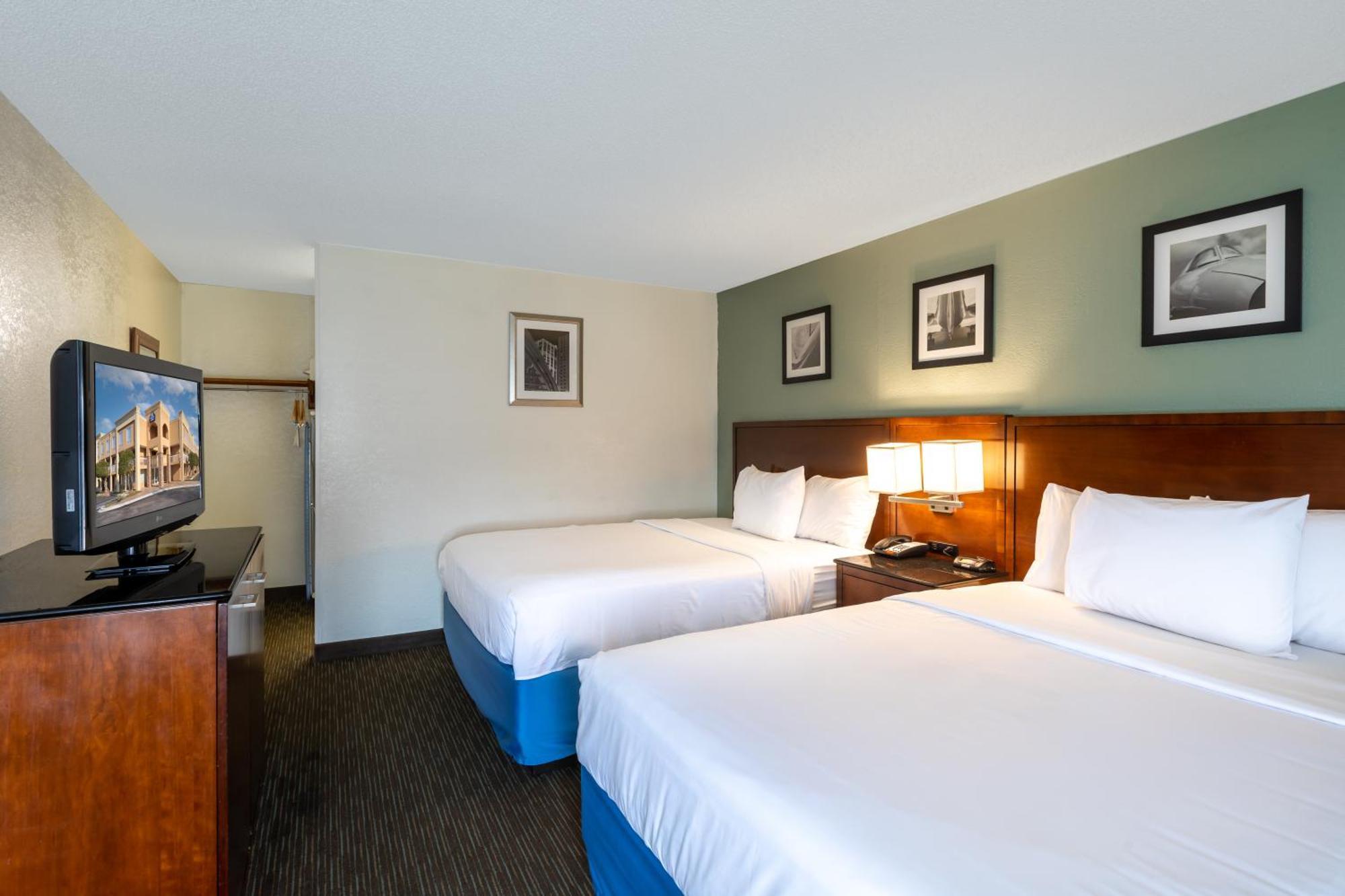 Queen Room with Two Queen Beds - Non-Smoking