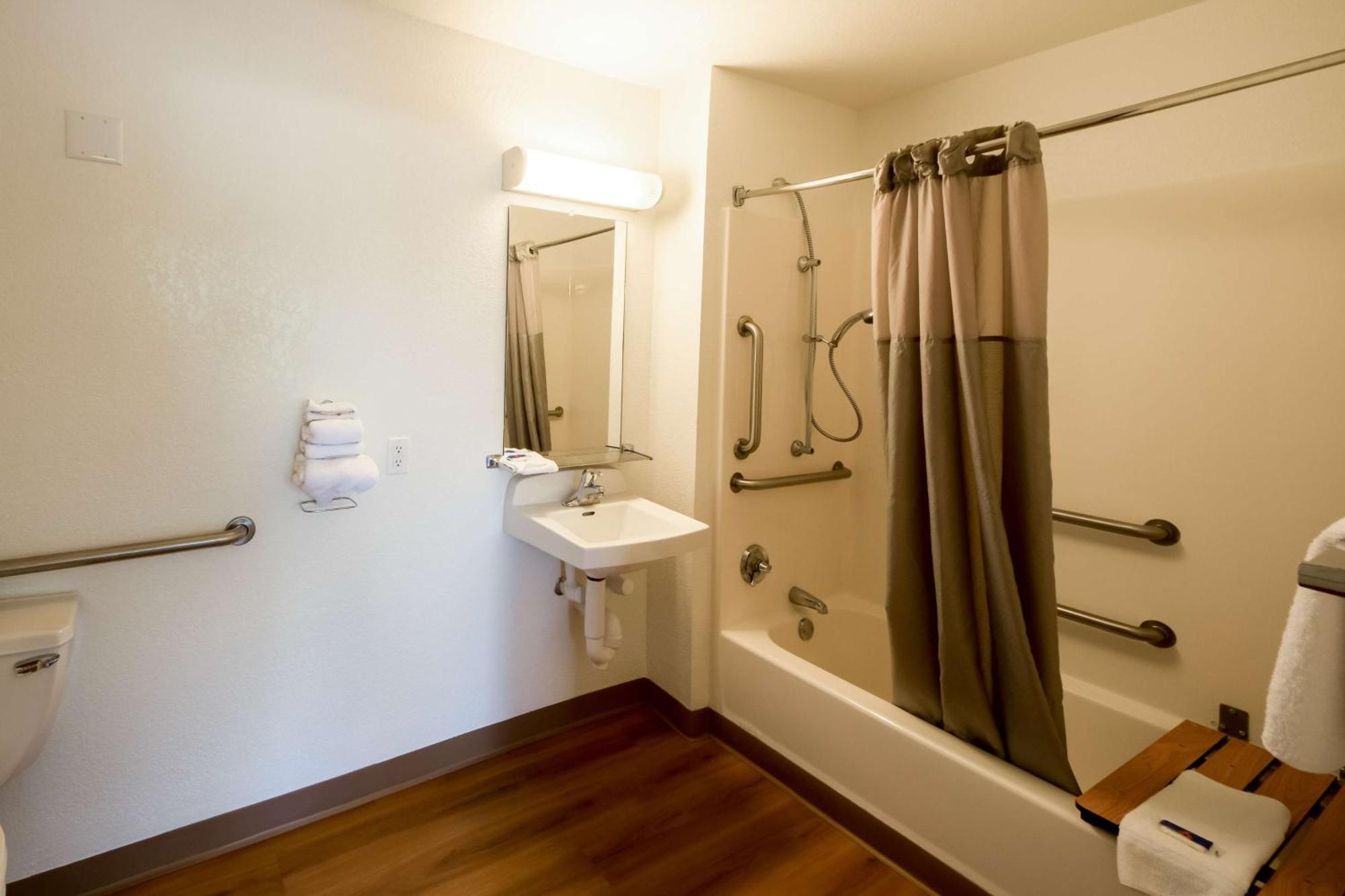 Queen Room - Disability Access