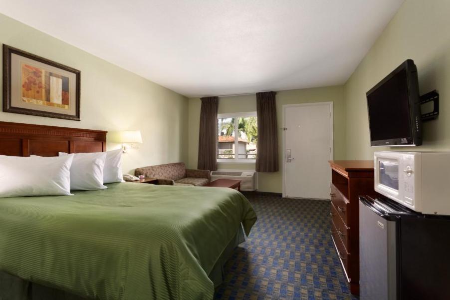 Business King Room - Non-Smoking
