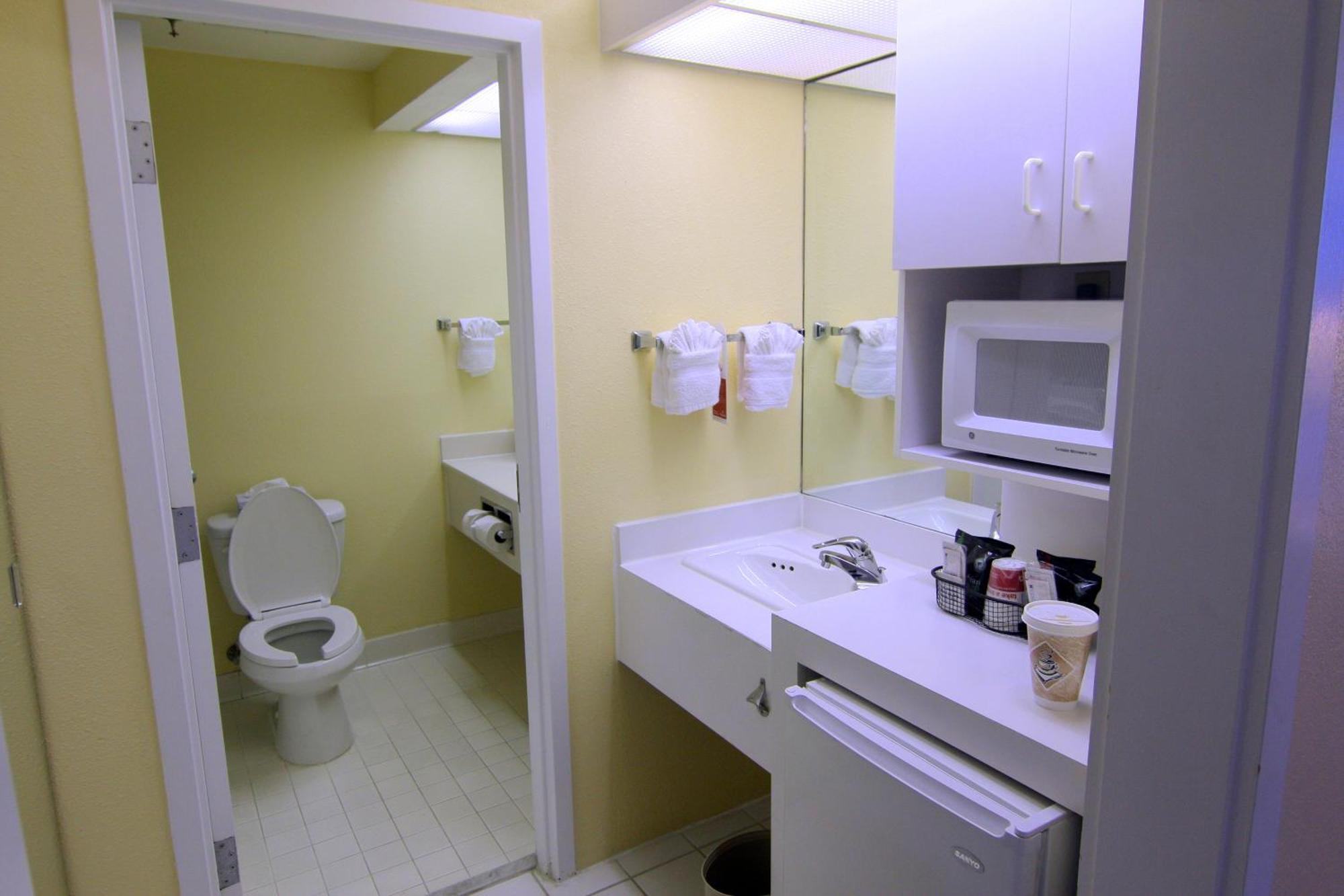 Suite Deluxe Tower con cama extragrande y sofá cama