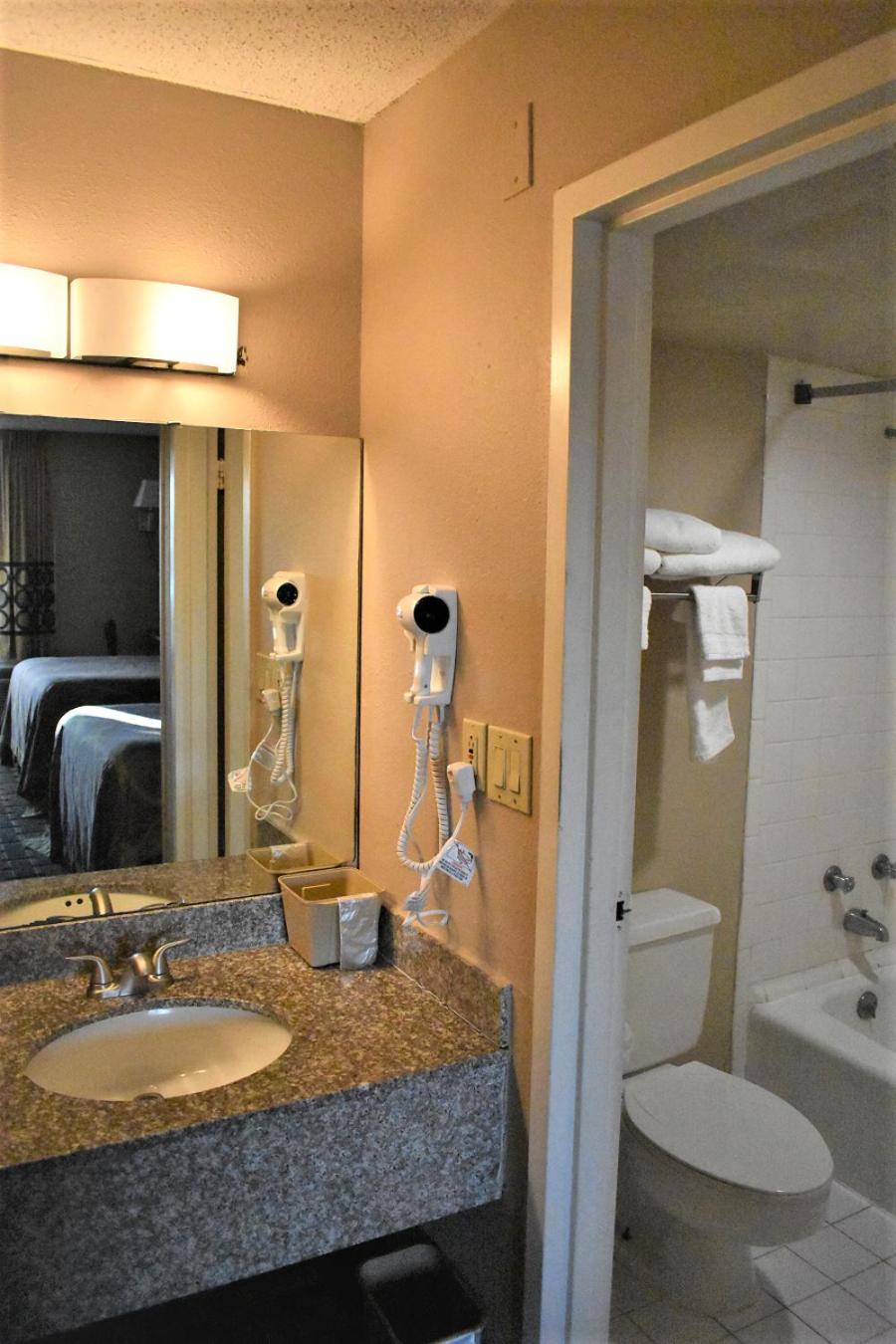 Double Room with Two Double Beds - Smoking