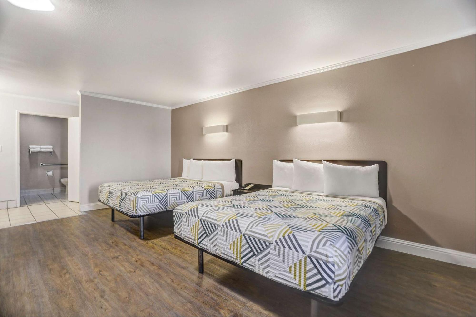 Queen Room with Two Queen Beds - Disability Access - Non-Smoking