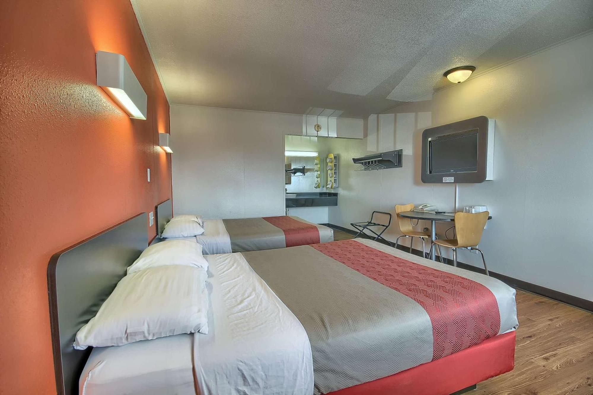 Queen Room with Two Queen Beds - Non-Smoking
