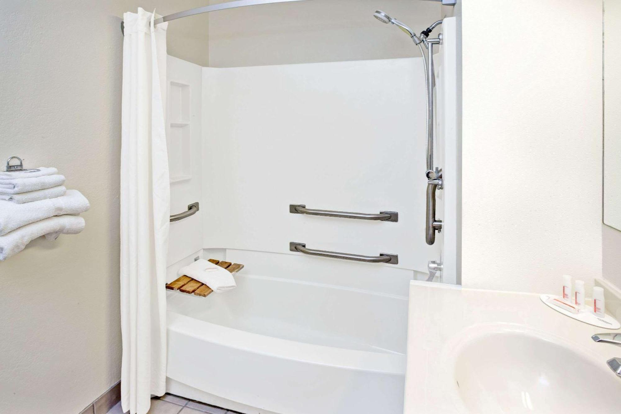 Queen Room - Mobility Access/Non-Smoking