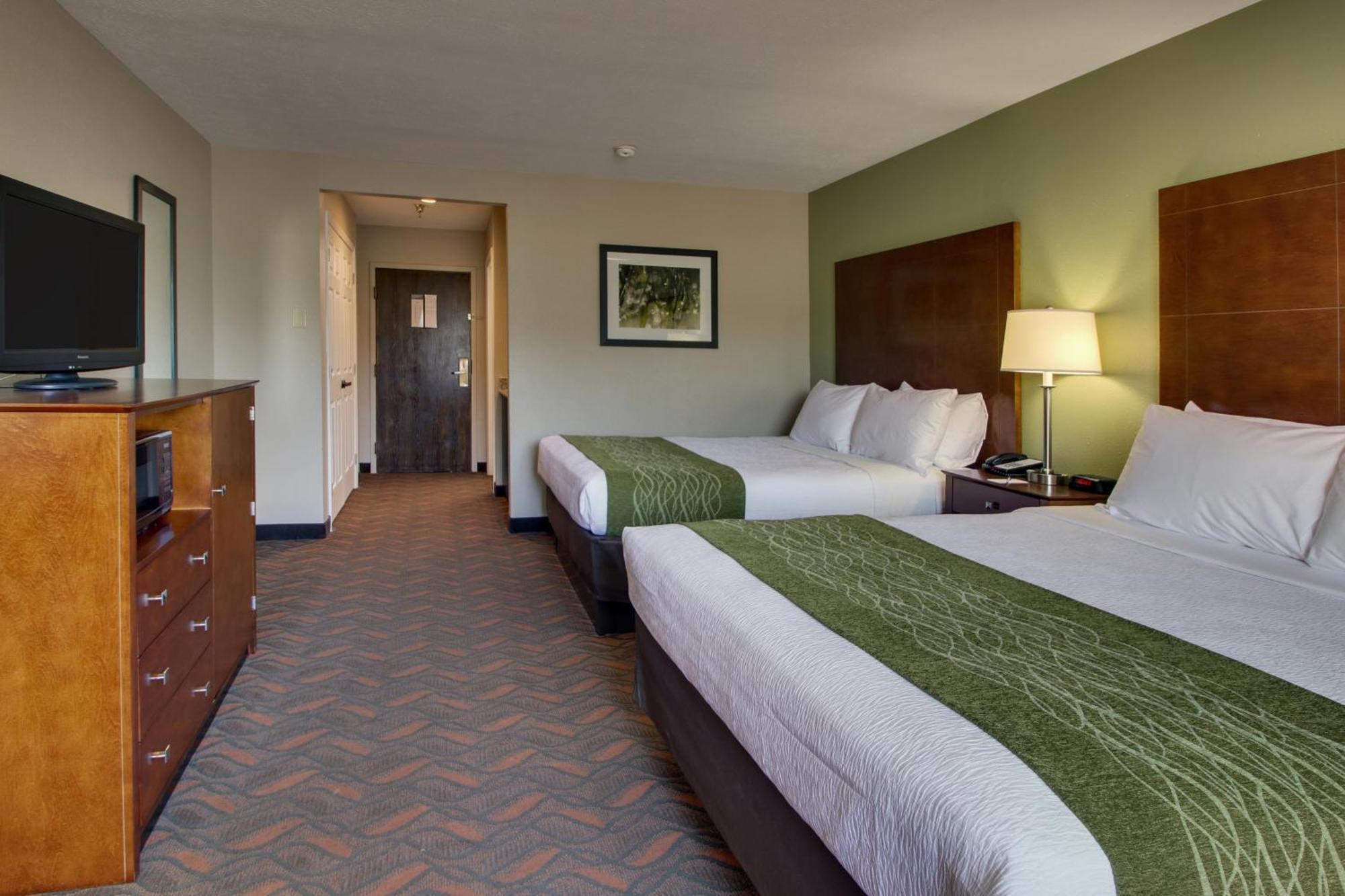 Two Queen Beds with Jetted Tub