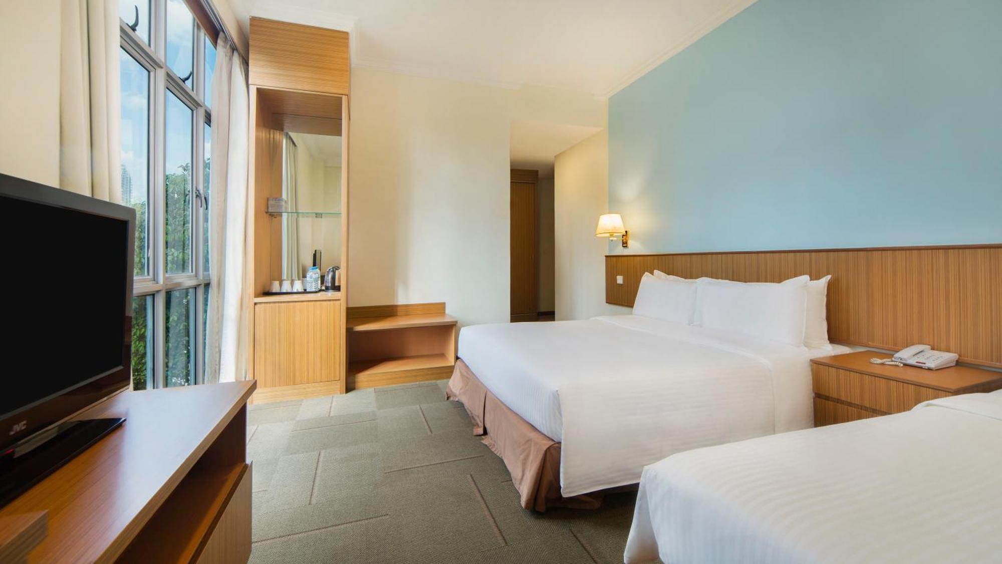 Standard Queen Single Room