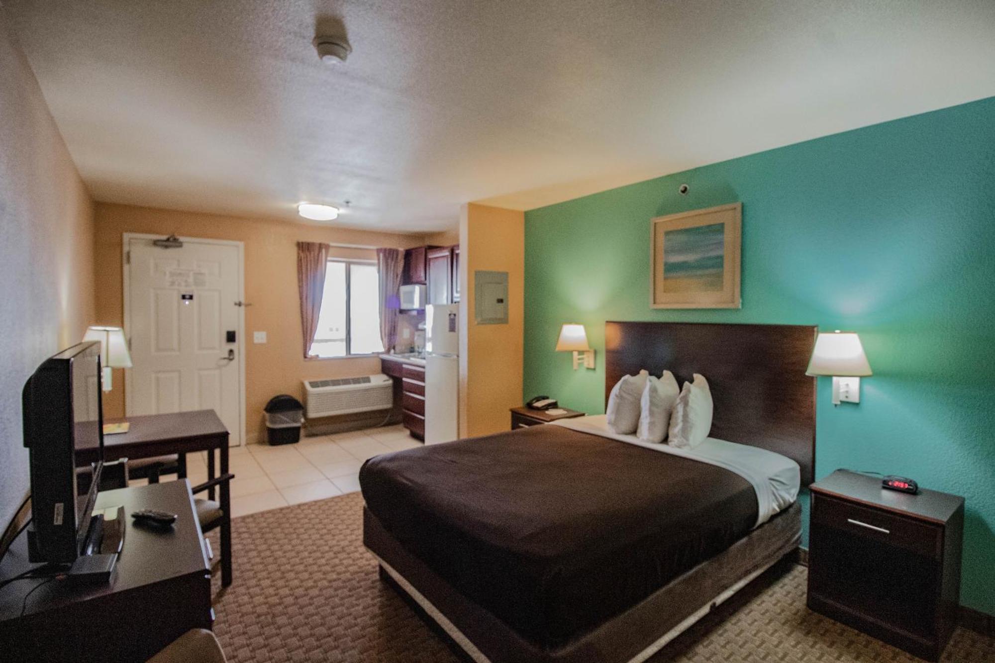 Queen Room - Non-Smoking