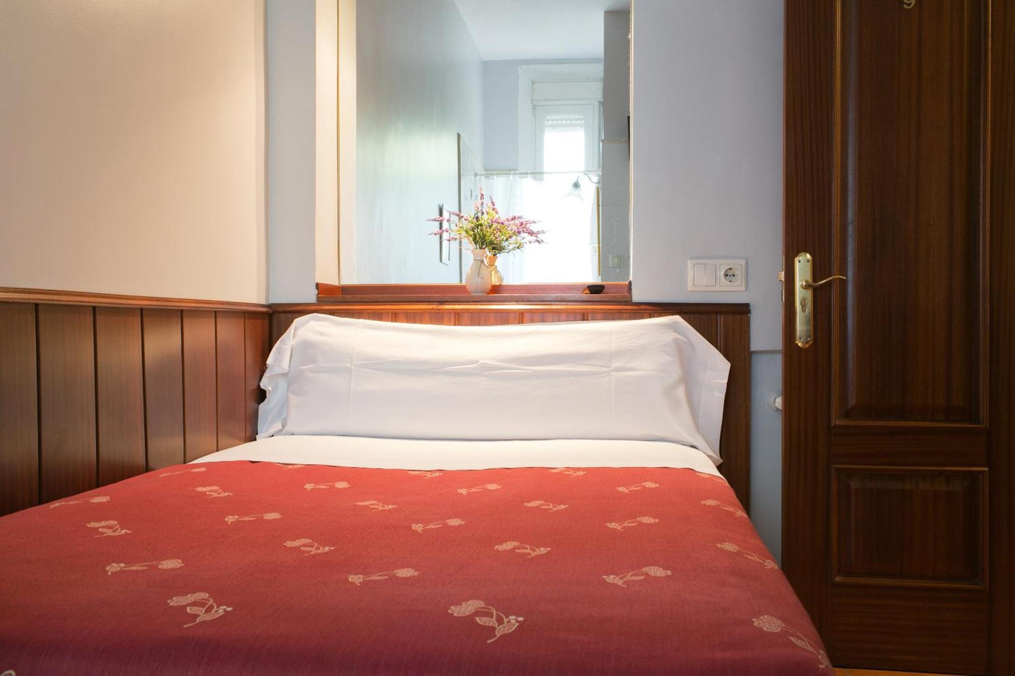 Single Room,394437705:JPEG