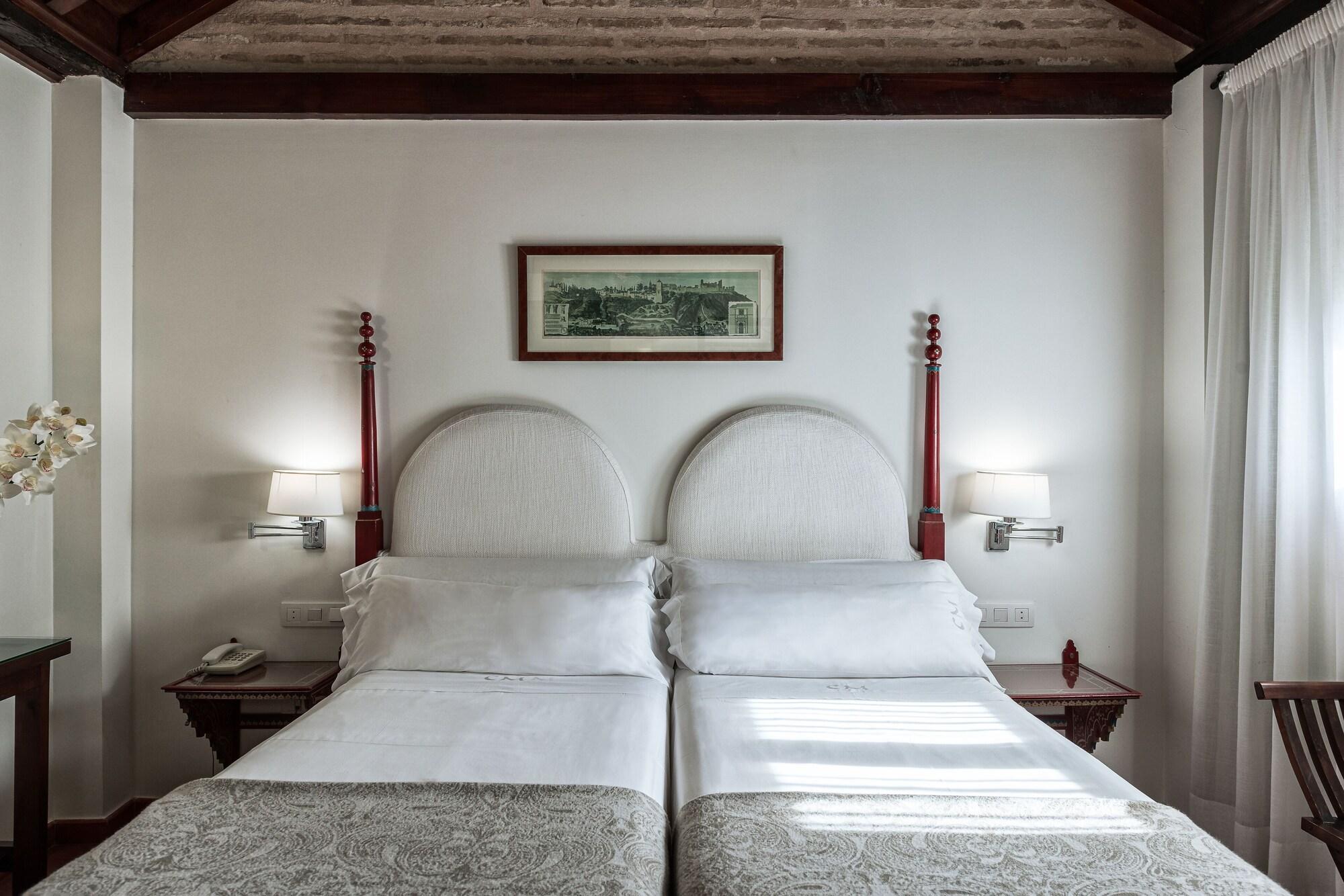 Executive Double or Twin Room lateral Alhambra view