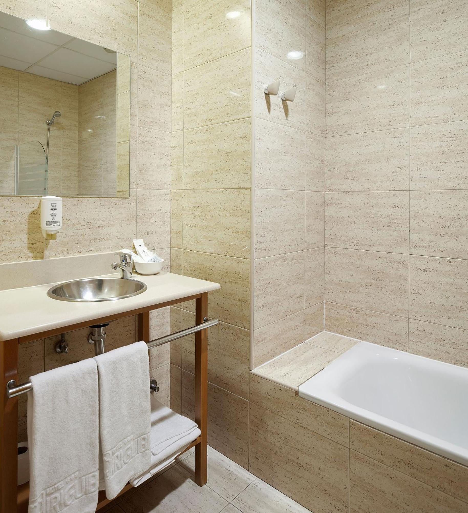 Twin Room,1214665762:JPEG
