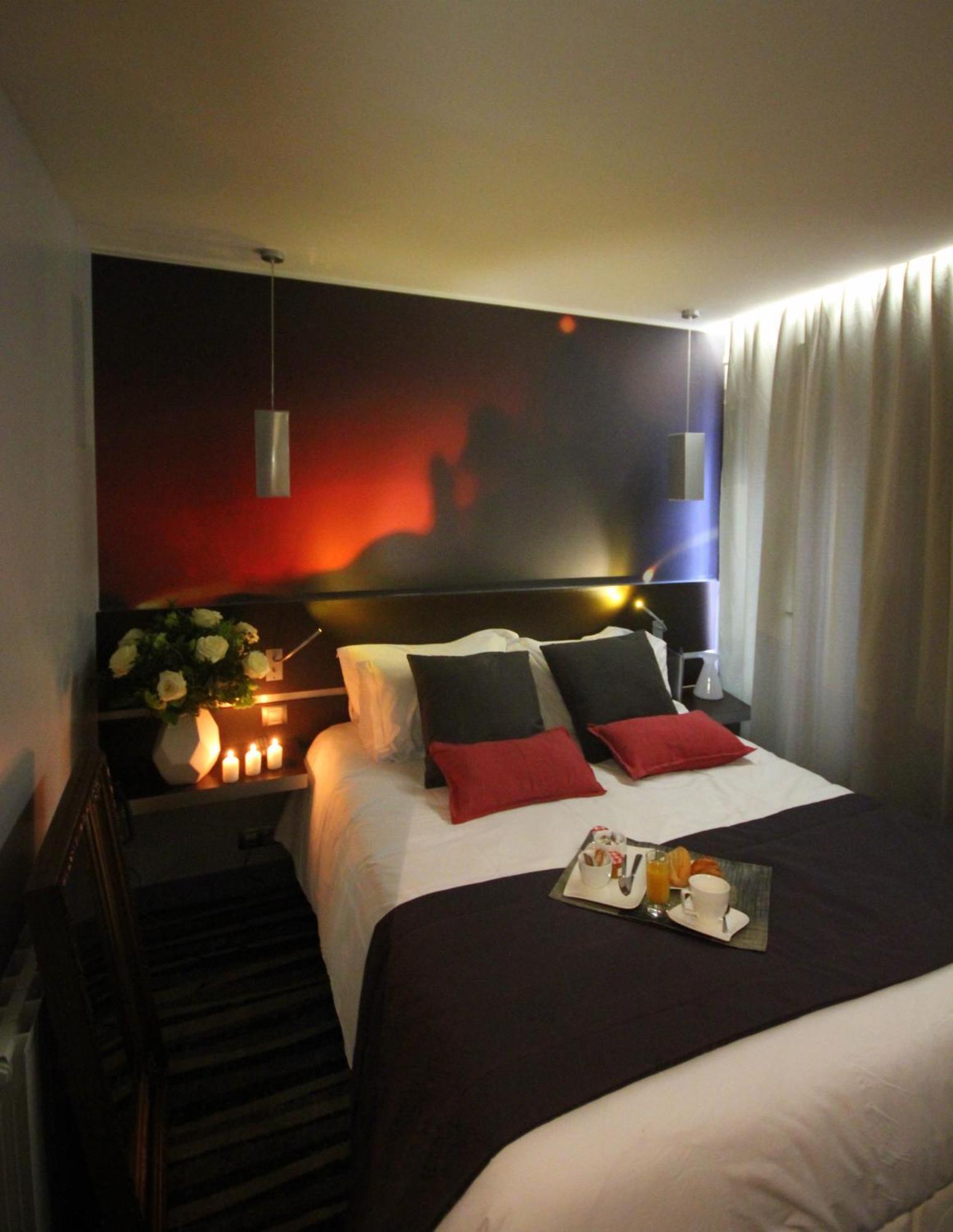 2 Adjoining Double Rooms