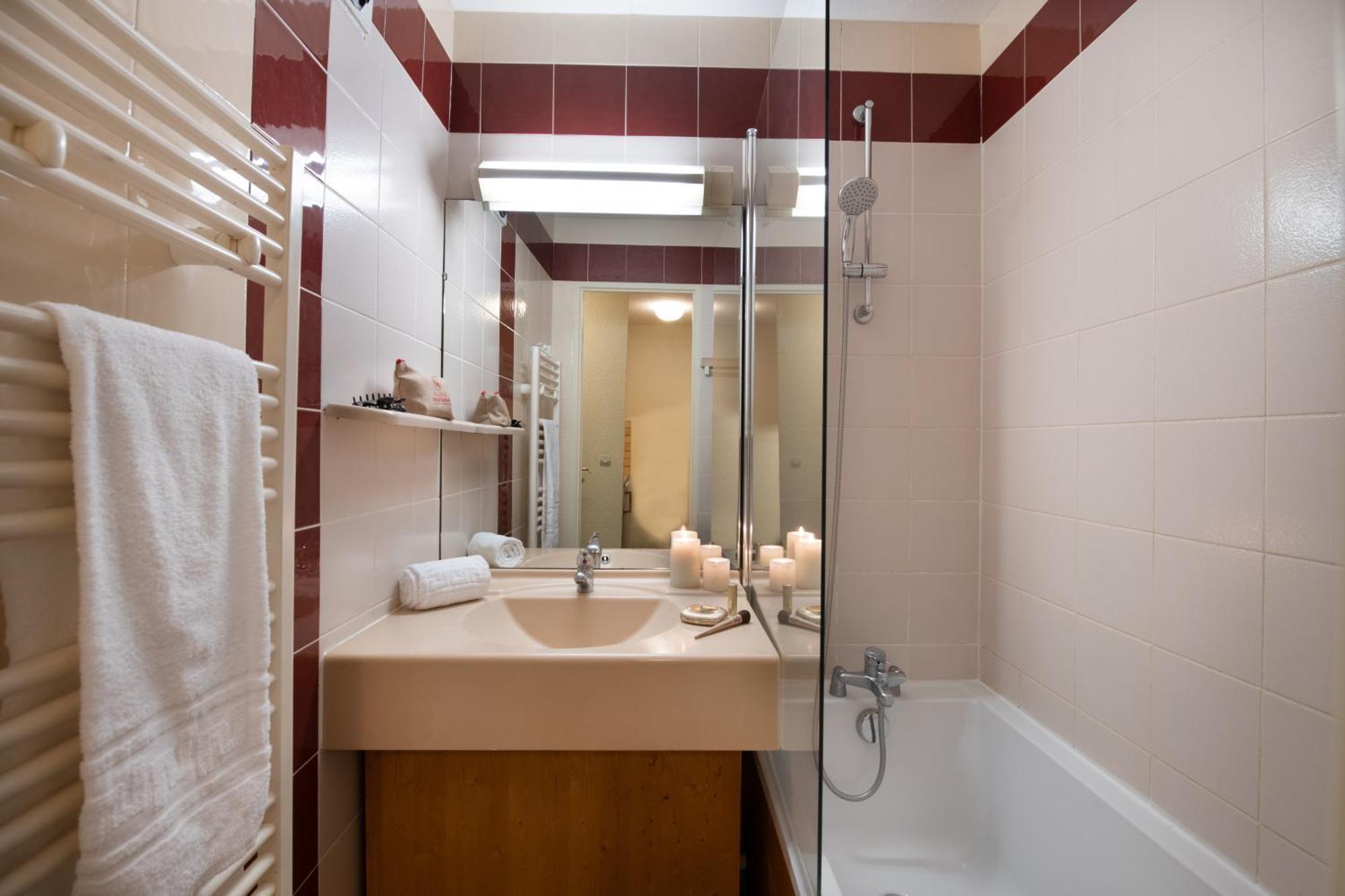 Classic One Bedroom Apartment with Cabin (6 Persons)