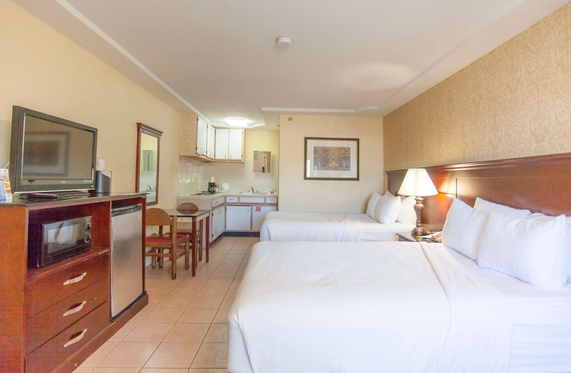 Deluxe Double Studio with Two Double Beds - Non-Smoking