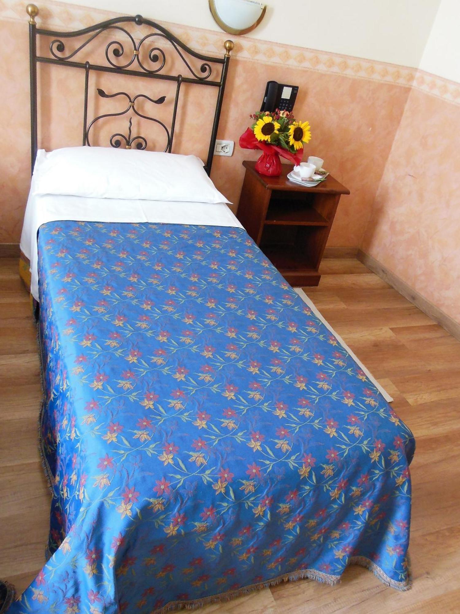 Single Room,1364798483:JPEG