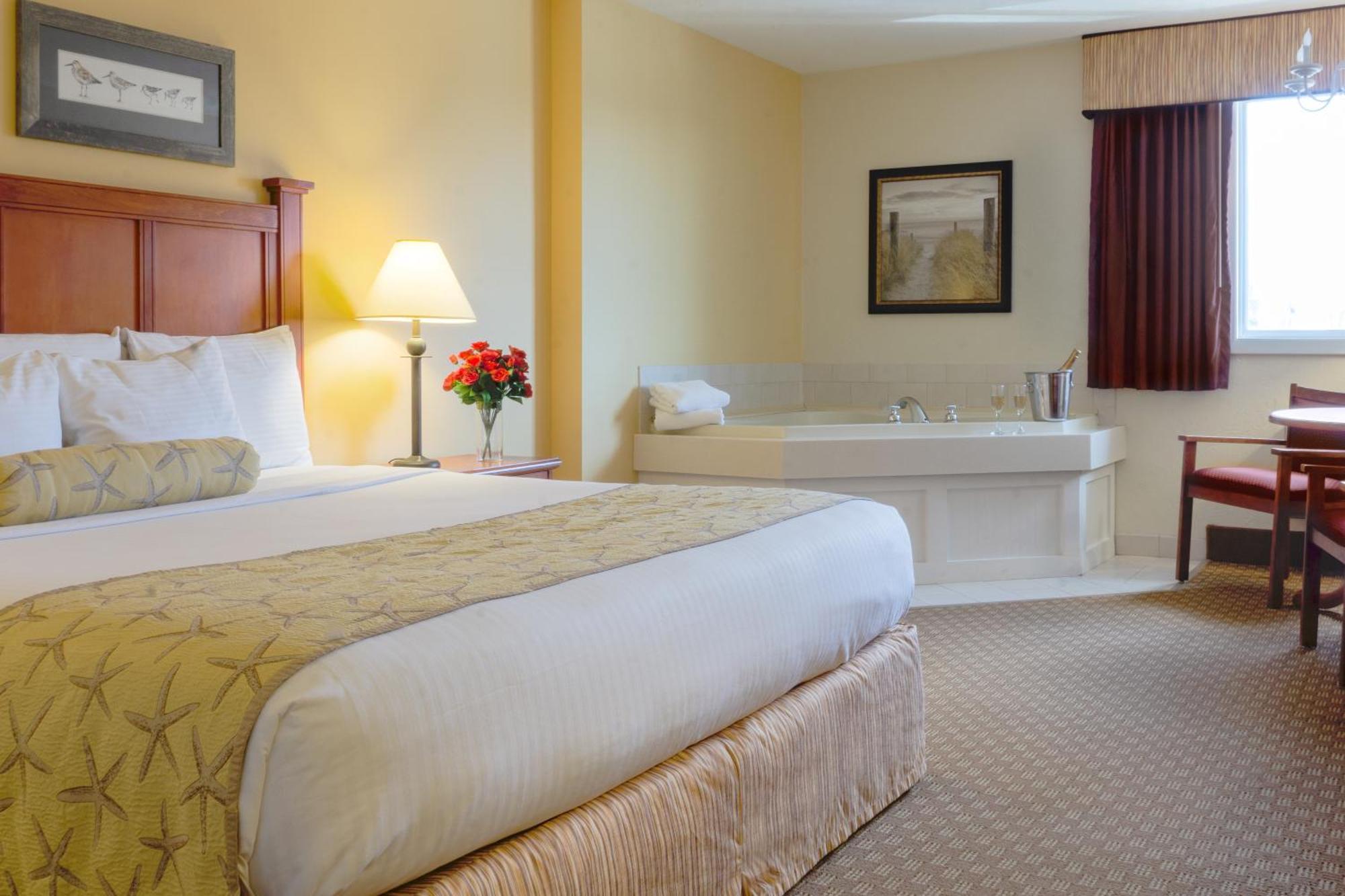 One-Bedroom Suite with Whirlpool Tub