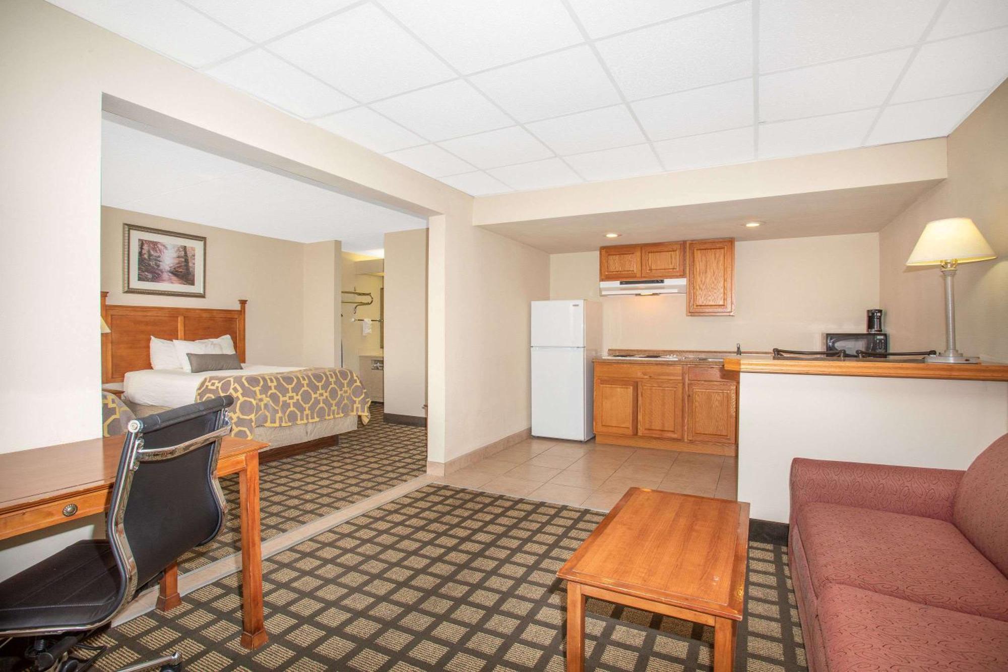 Studio Suite with Two Double Beds - Non-Smoking