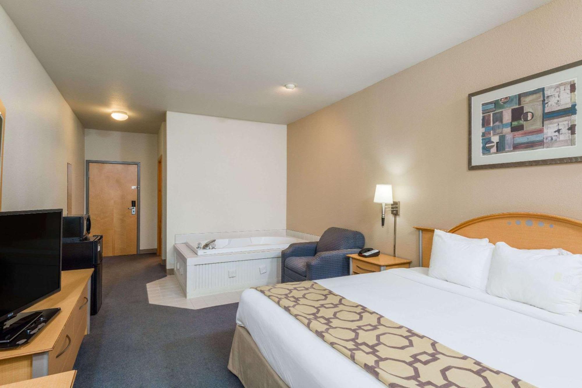 Deluxe King Room - Non-Smoking