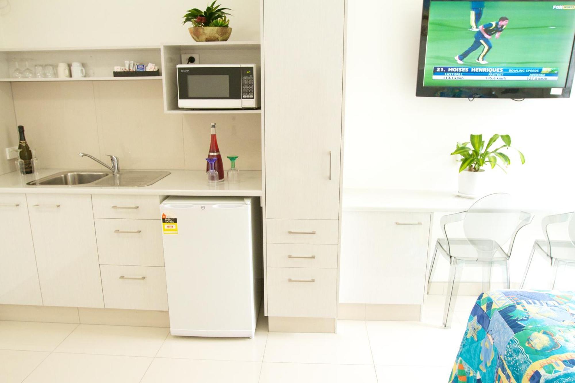Queen Room with Mobility/Hearing Access - Non-Smoking