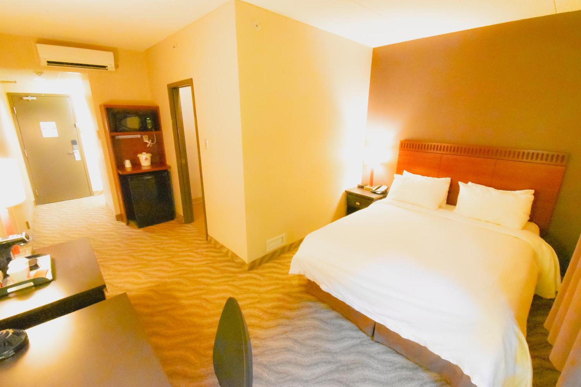 Deluxe Queen Room