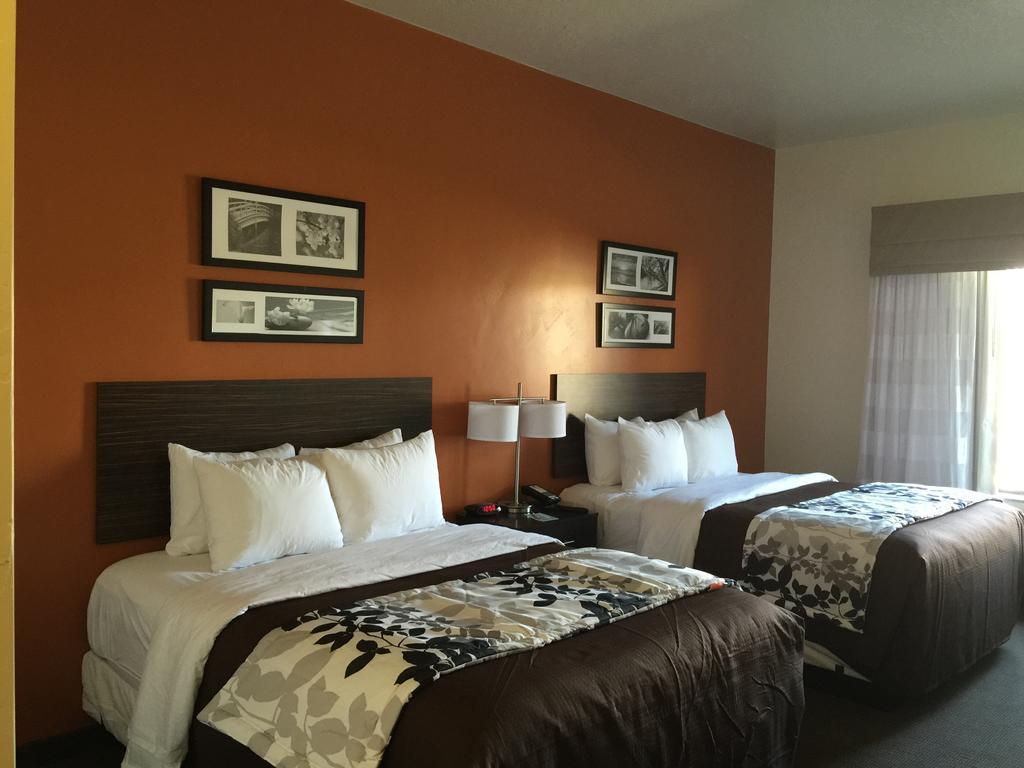 Queen Room with Two Queen Beds - Non Smoking