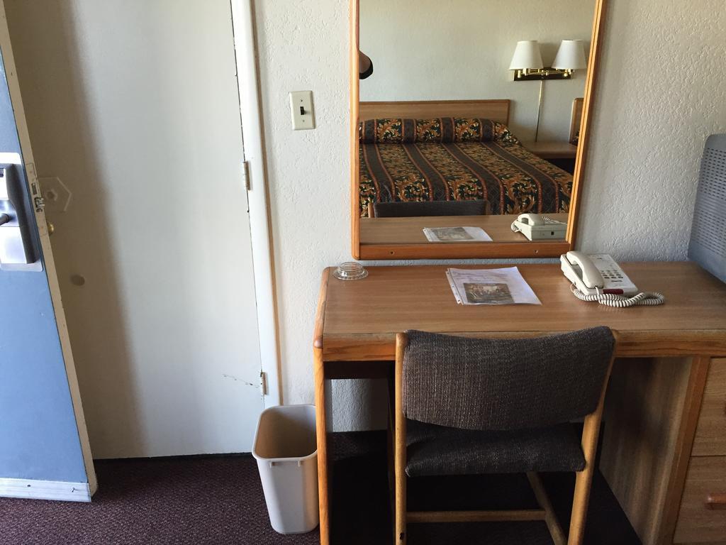 Queen Room,122280325:JPEG