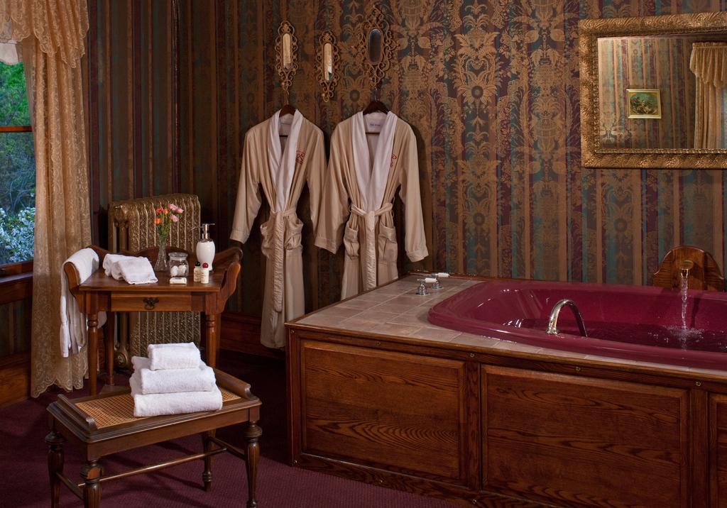 Suite with Lake View