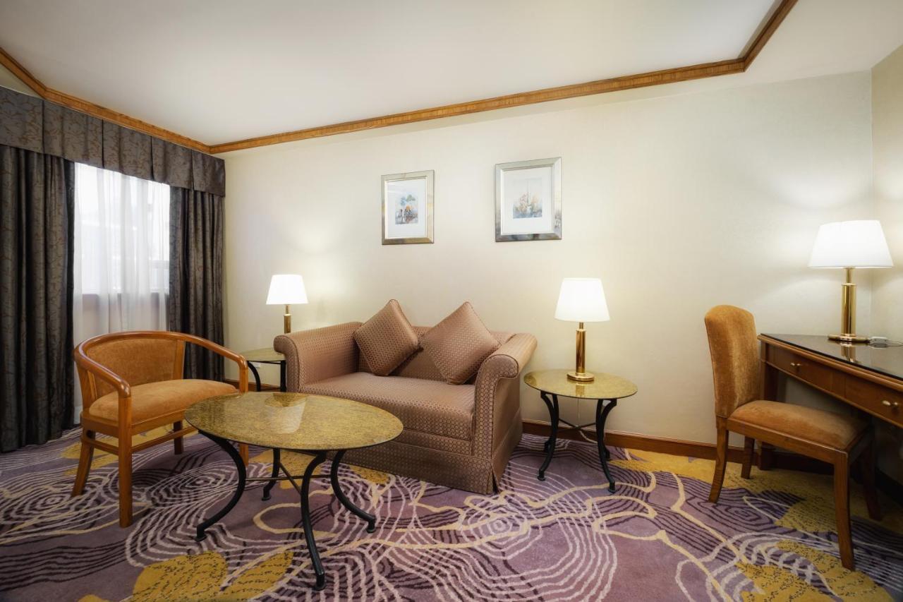 Corner King Suite
